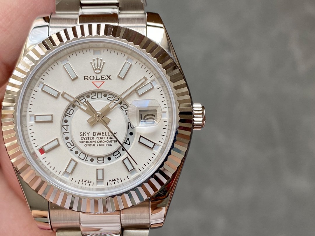 CLASSIC 42MM WHITE DIAL STAINLESS STEEL WATCH