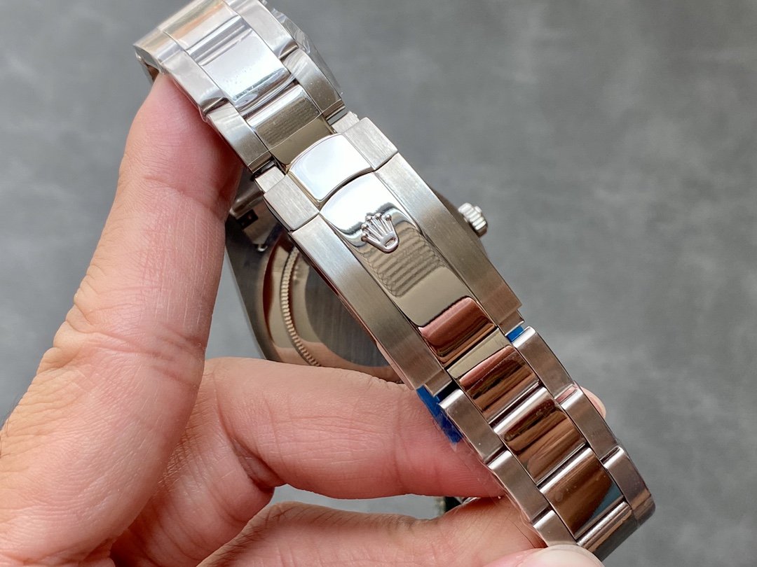 CLASSIC 42MM WHITE DIAL STAINLESS STEEL WATCH