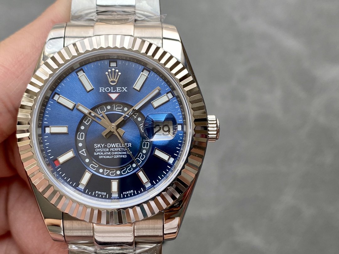 CLASSIC 42MM STAINLESS STEEL BLUE DIAL STEEL BRACELET WATCH