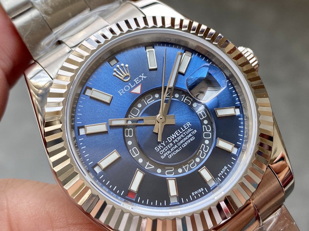 CLASSIC 42MM STAINLESS STEEL BLUE DIAL STEEL BRACELET WATCH
