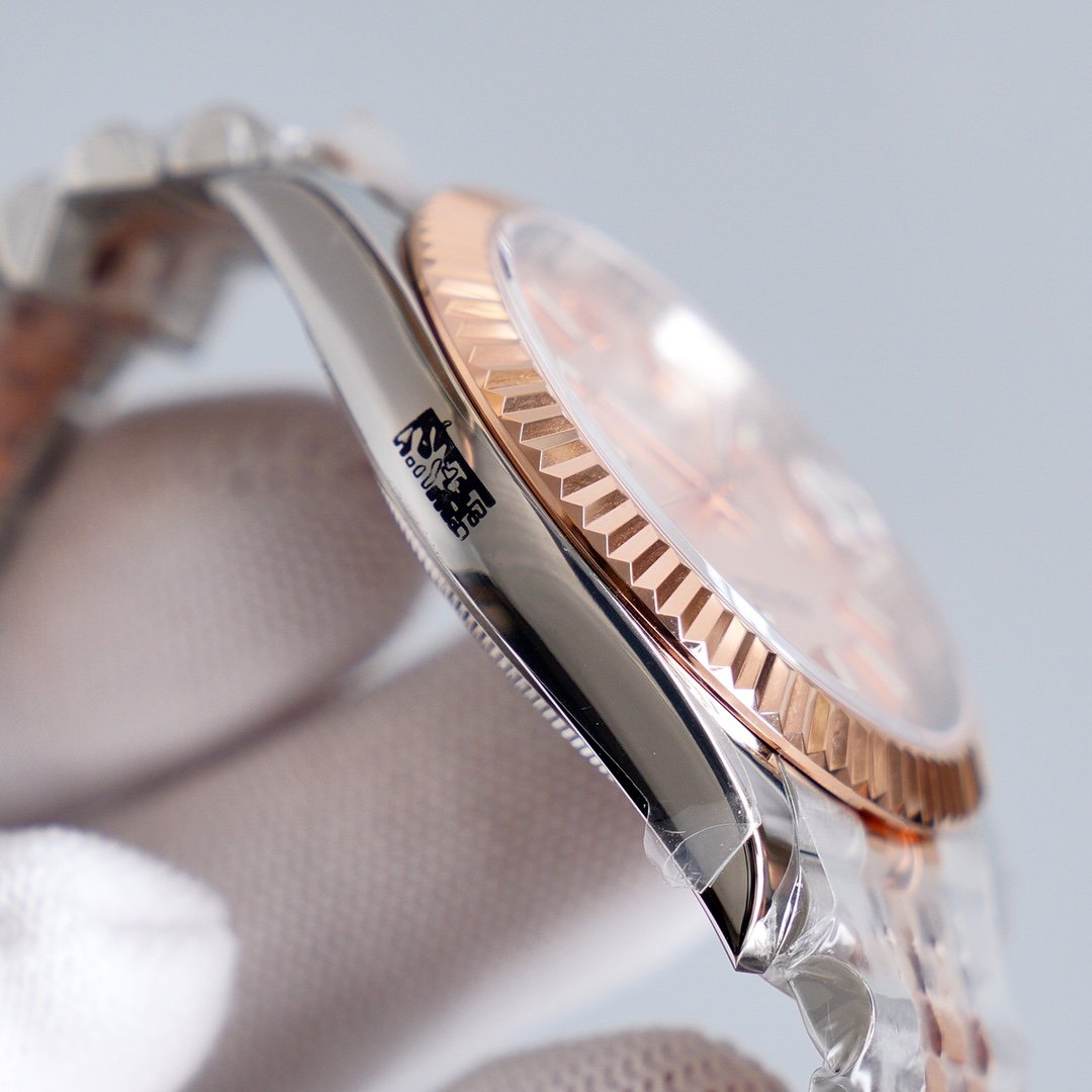 CLASSIC 41MM TWO-TONE ROSE GOLD-TONE STEEL BRACELET WATCH