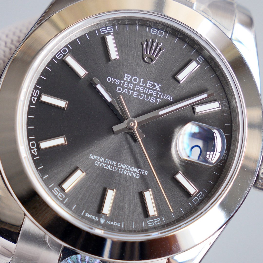 CLASSIC 41MM SMOOTH BEZEL STAINLESS STEEL WATCH
