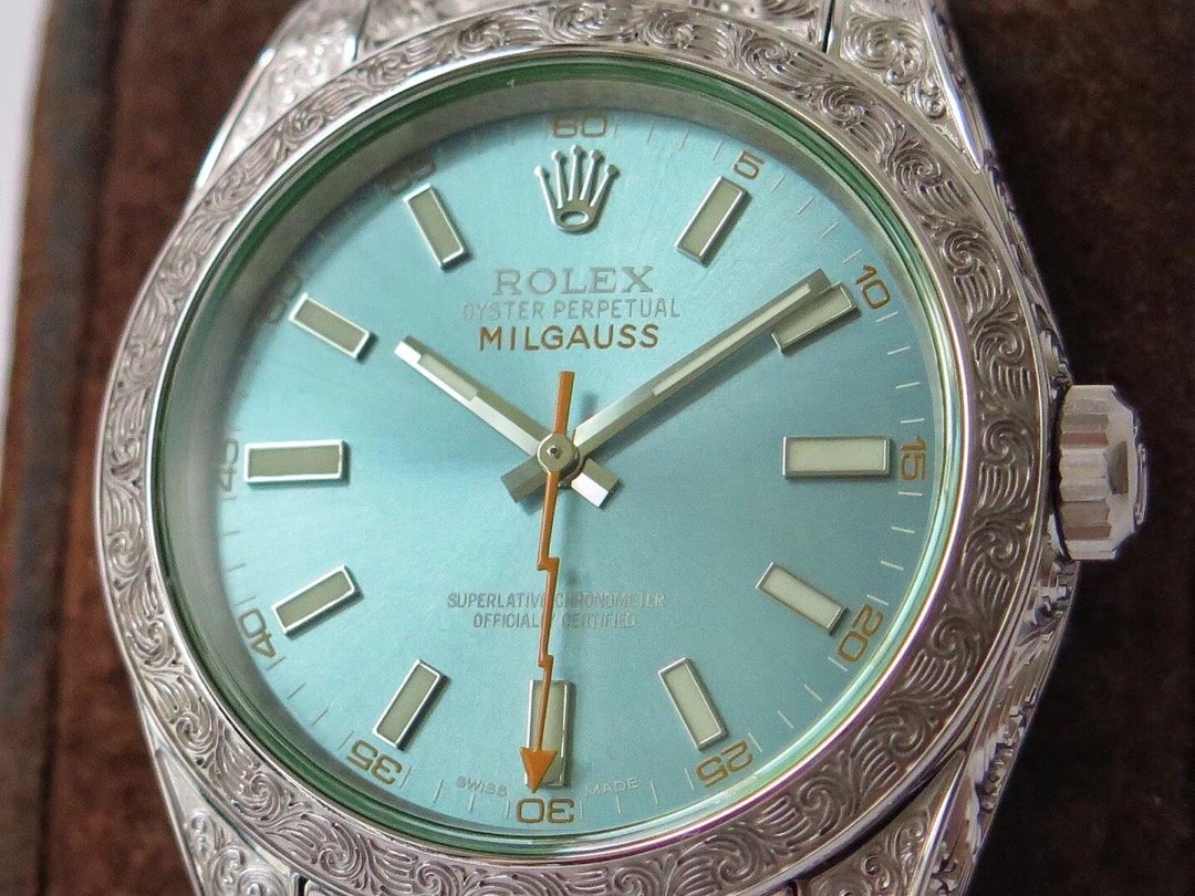 CLASSIC 40MM STAINLESS STEEL ENGRAVED CASE BLUE DIAL