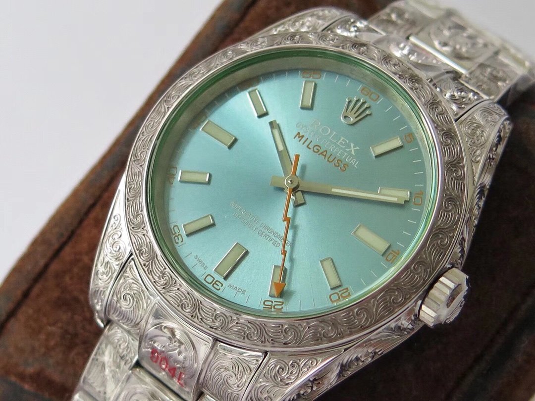 CLASSIC 40MM STAINLESS STEEL ENGRAVED CASE BLUE DIAL