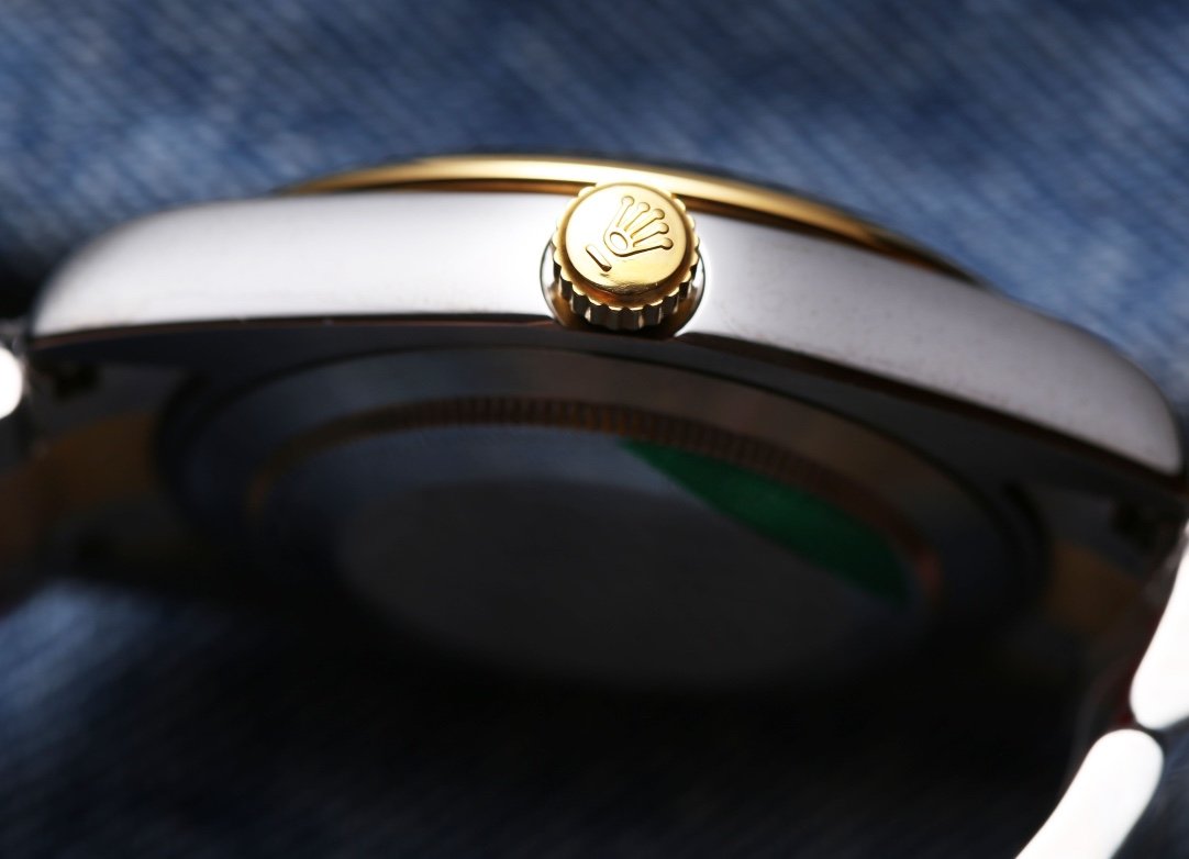 CLASSIC 41MM GOLD STEEL BLACK DIAL