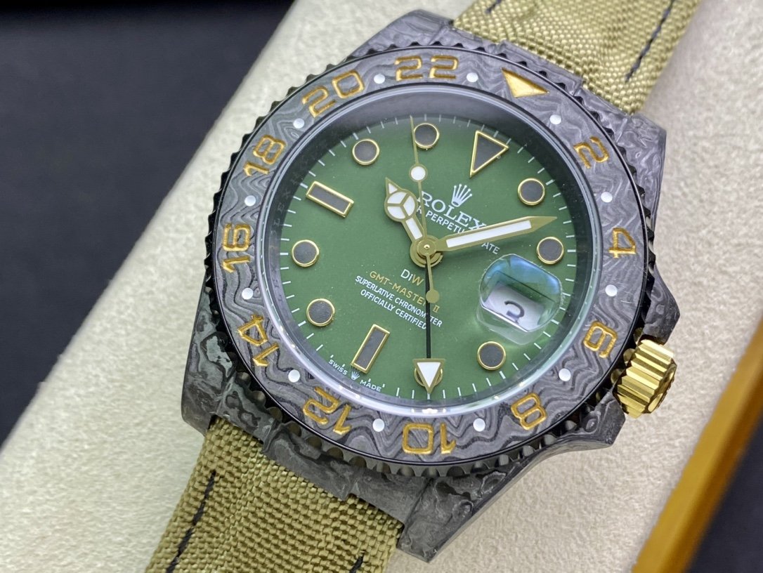 CLASSIC CARBON FIBER GREEN GMT WATCH