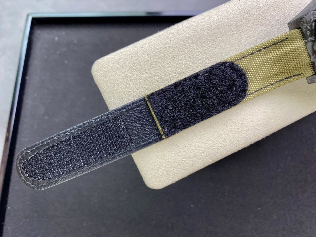 CLASSIC CARBON FIBER GREEN GMT WATCH