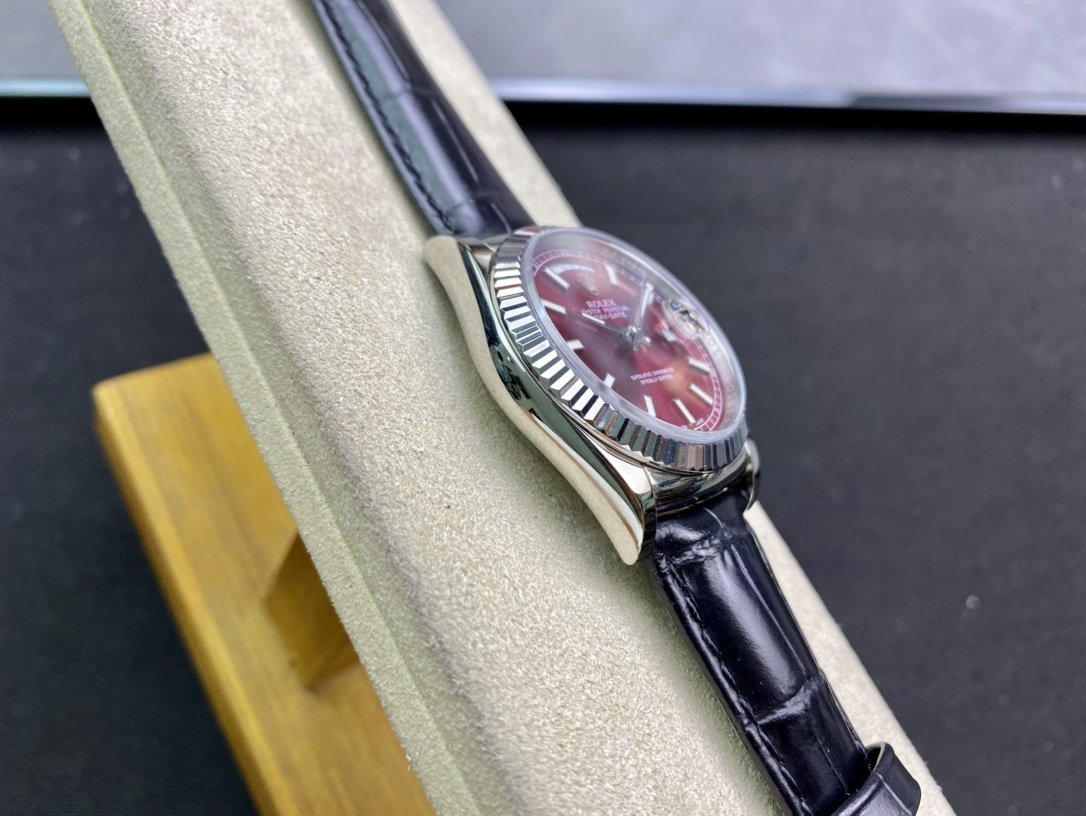 CLASSIC 41MM STAINLESS STEEL RED DIAL DAY-DATE WATCH