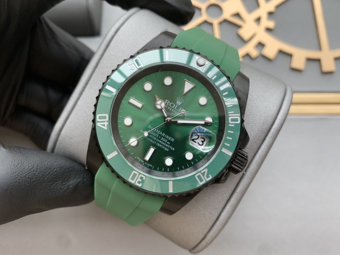 CLASSIC 41MM BLACK CASE GREEN DIAL GREEN BEZEL DIVE WATCH