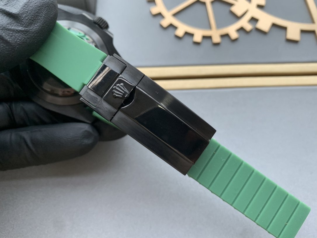 CLASSIC 41MM BLACK CASE GREEN DIAL GREEN BEZEL DIVE WATCH