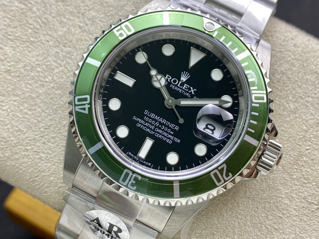 CLASSIC GREEN DIAL DIVE WATCH
