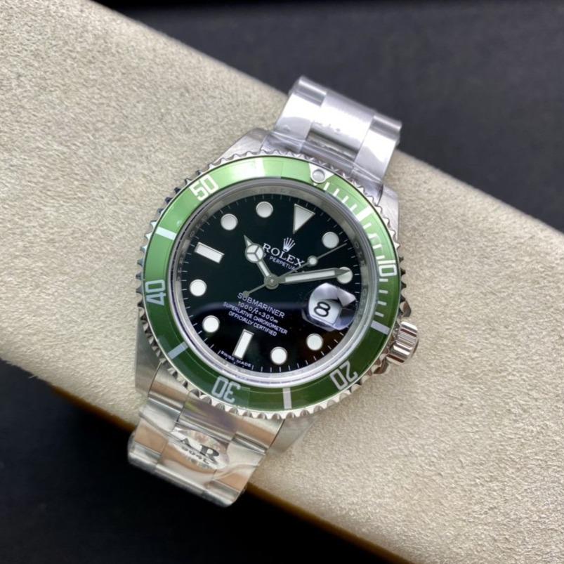 CLASSIC GREEN DIAL DIVE WATCH