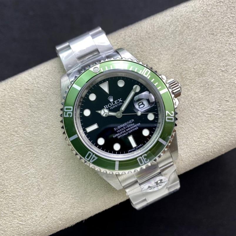CLASSIC GREEN DIAL DIVE WATCH