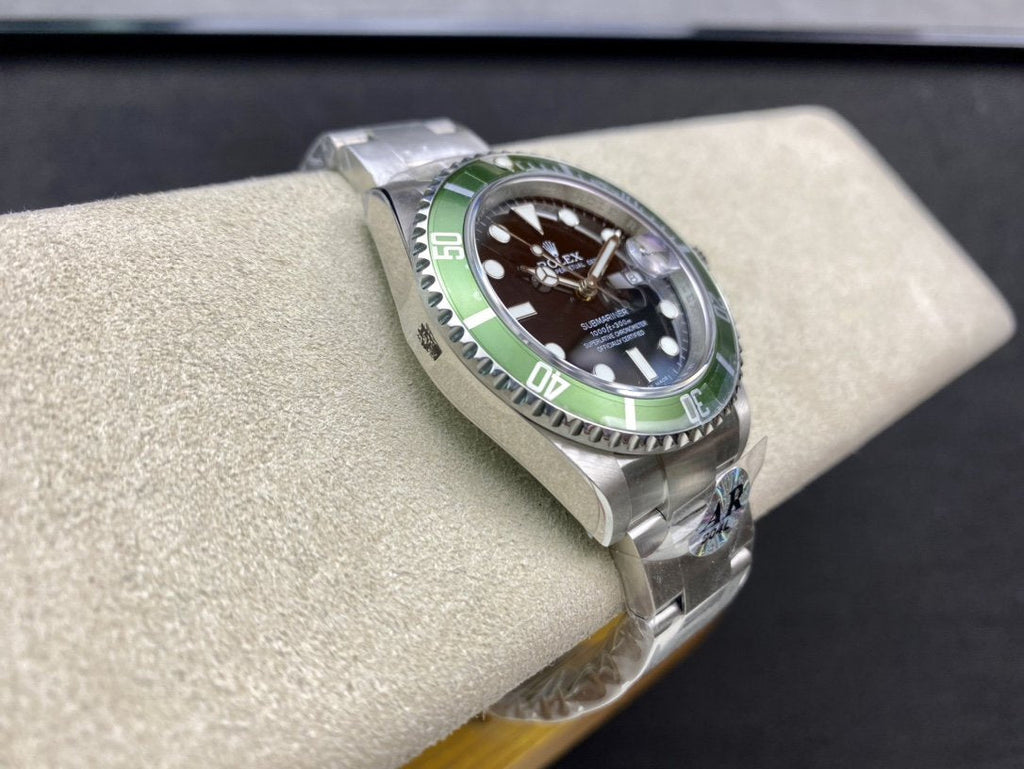 CLASSIC GREEN DIAL DIVE WATCH