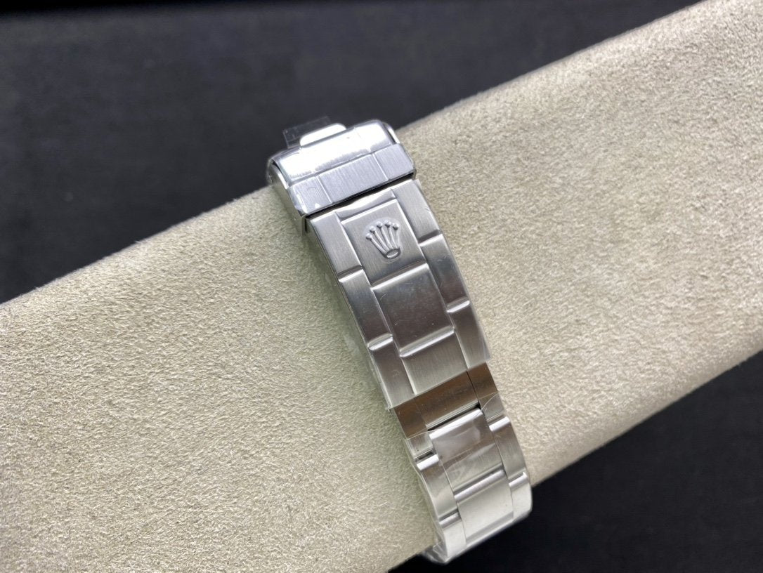 CLASSIC GREEN DIAL DIVE WATCH