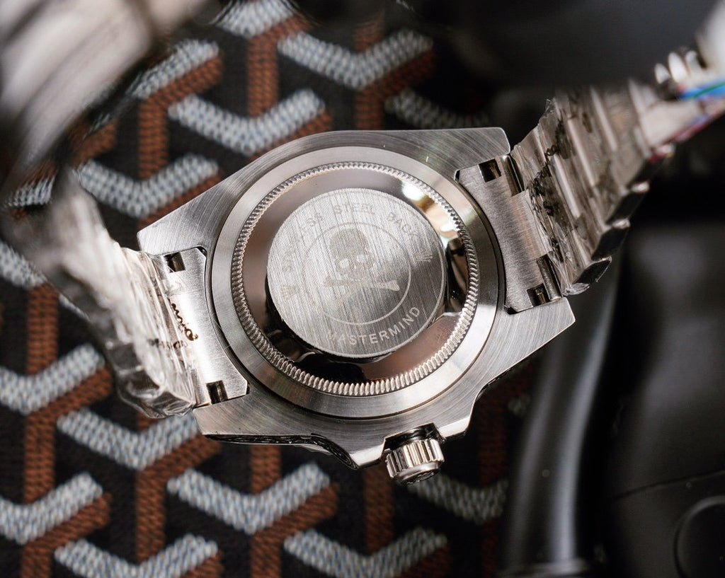 CLASSIC CUSTOM HAND-ENGRAVED WATCH