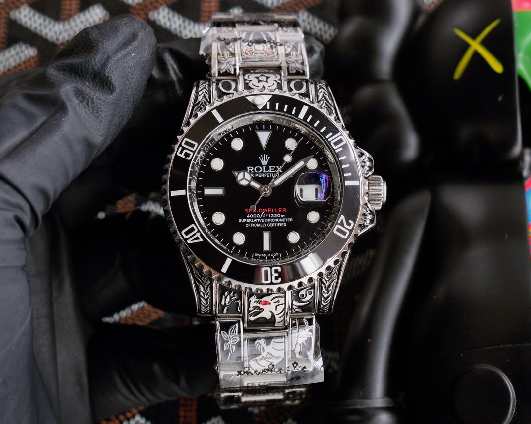 CLASSIC CUSTOM HAND-ENGRAVED WATCH