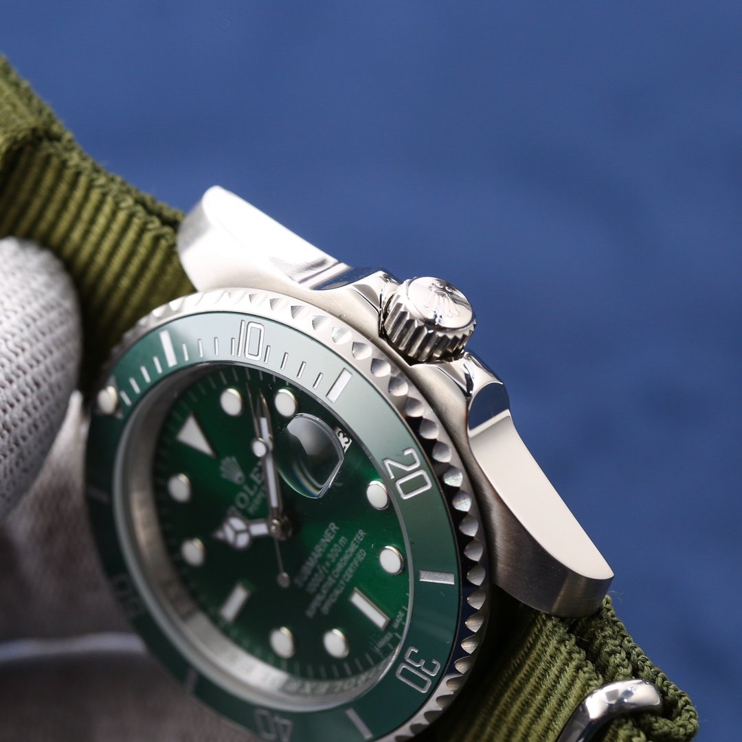 CLASSIC 40MM GREEN DIAL GREEN BEZEL TEXTILE STRAP DIVE WATCH