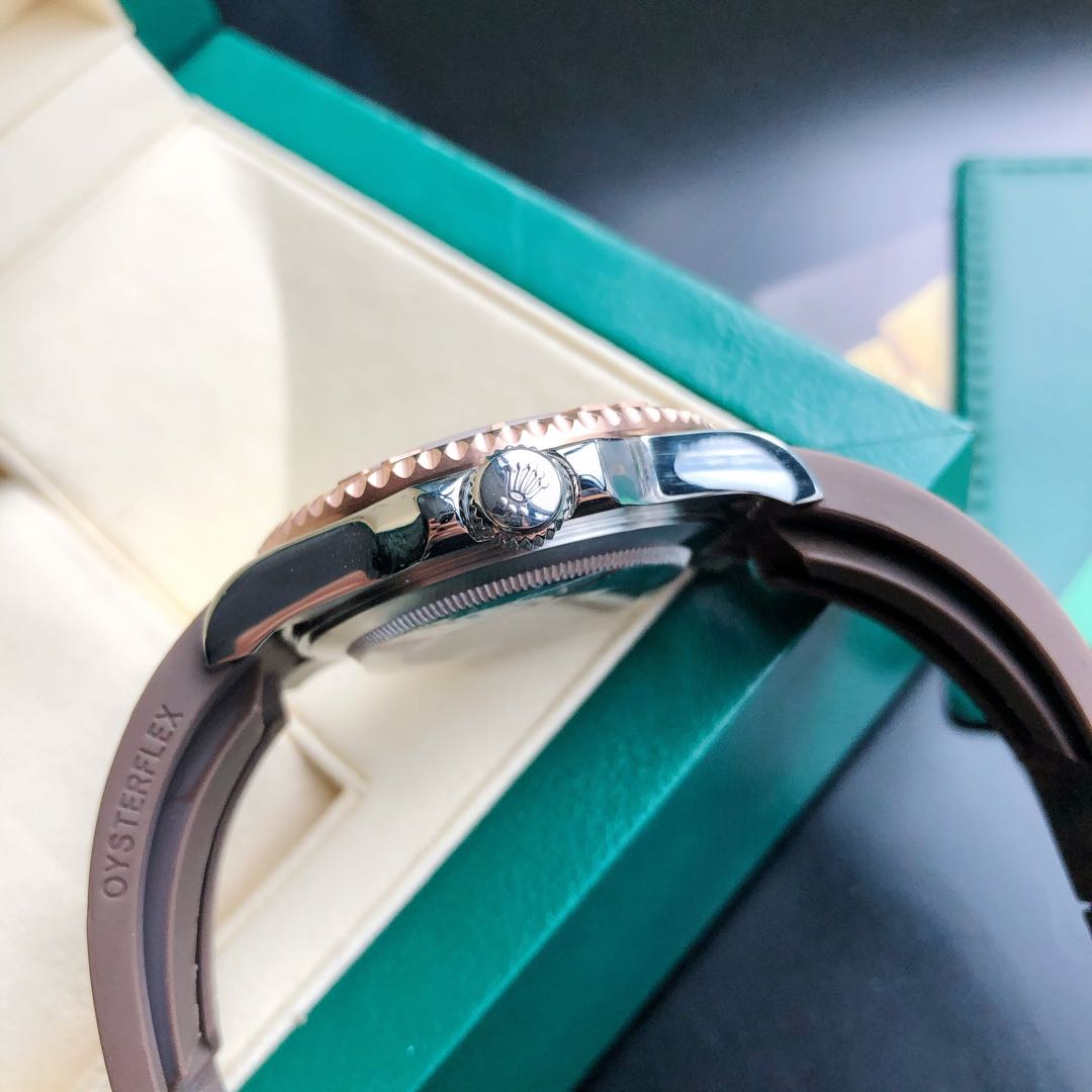 CLASSIC ROSE GOLD-TONE CASE BROWN DIAL RUBBER STRAP WATCH