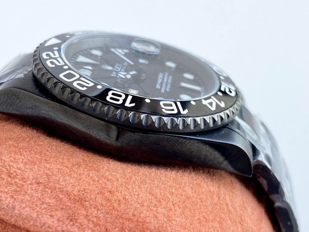 CLASSIC CUSTOM ALL-BLACK GMT WATCH