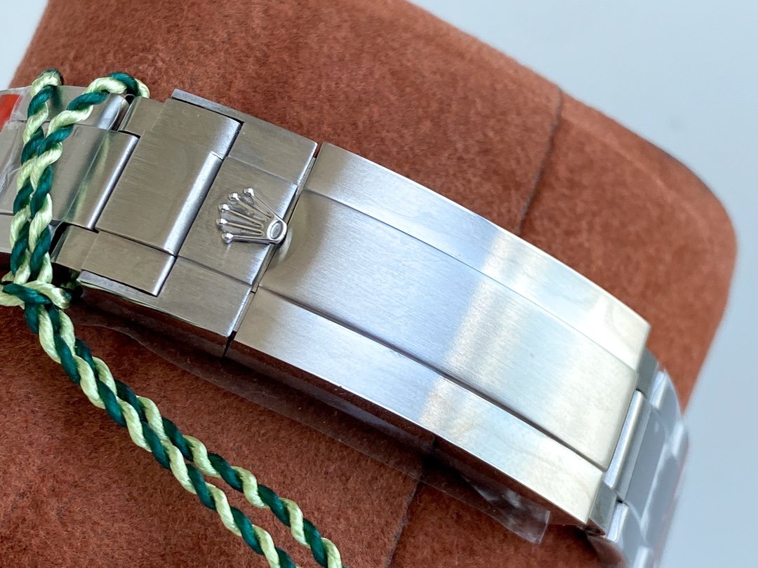 CLASSIC CUSTOM GREEN & BLACK BEZEL GMT LIMITED EDITION WATCH