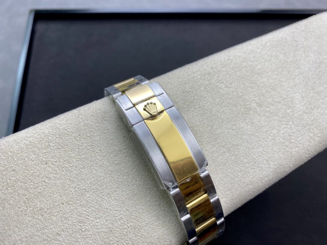 CLASSIC TWO-TONE PANDA-STYLE DIAL CHRONOGRAPH WATCH