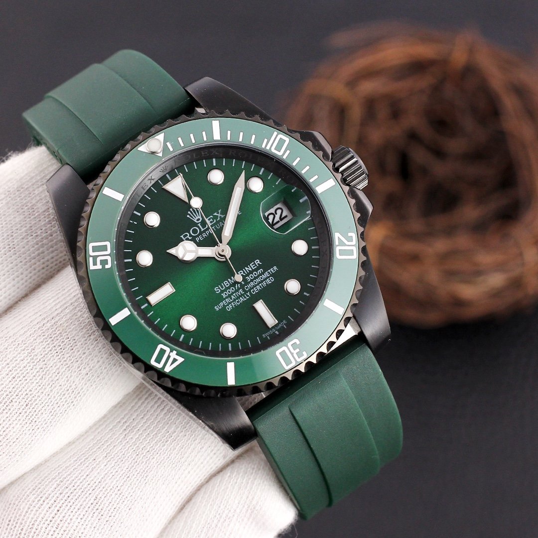 CLASSIC 40MM BLACK CASE RUBBER STRAP DATE WATCH
