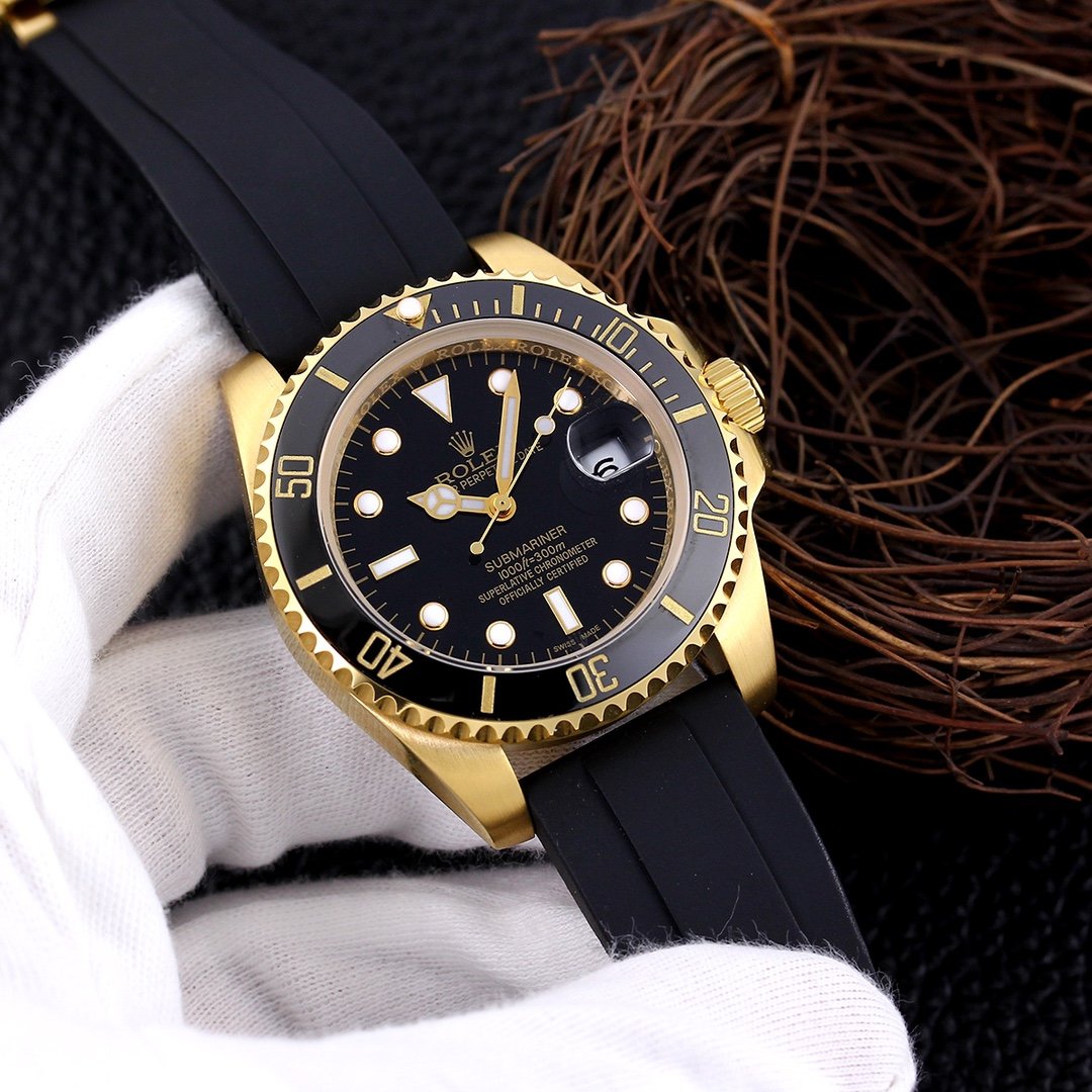 CLASSIC 40MM GOLD-TONE CASE RUBBER STRAP DATE WATCH
