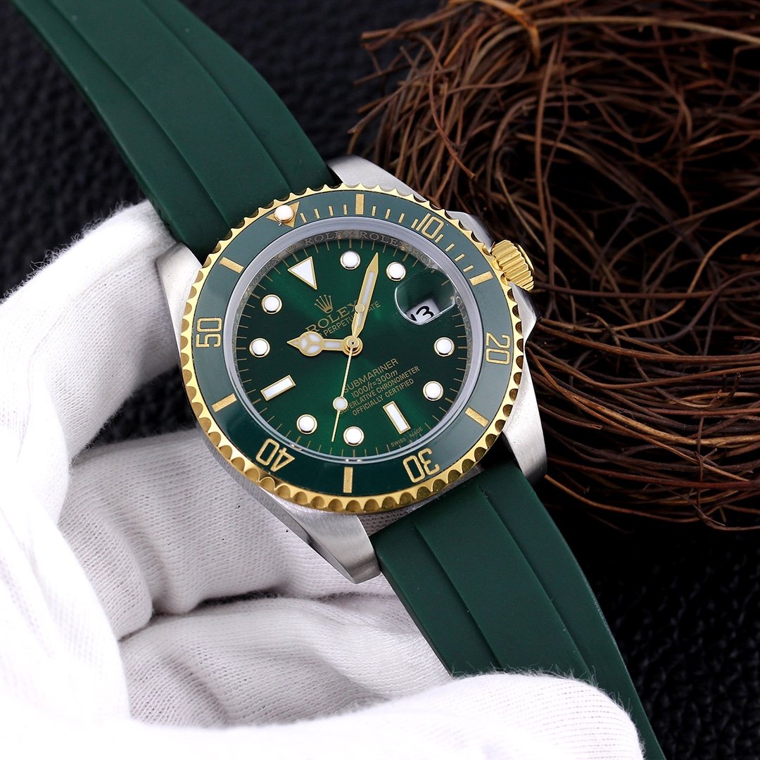 CLASSIC 40MM GOLD-TONE CASE RUBBER STRAP DATE WATCH