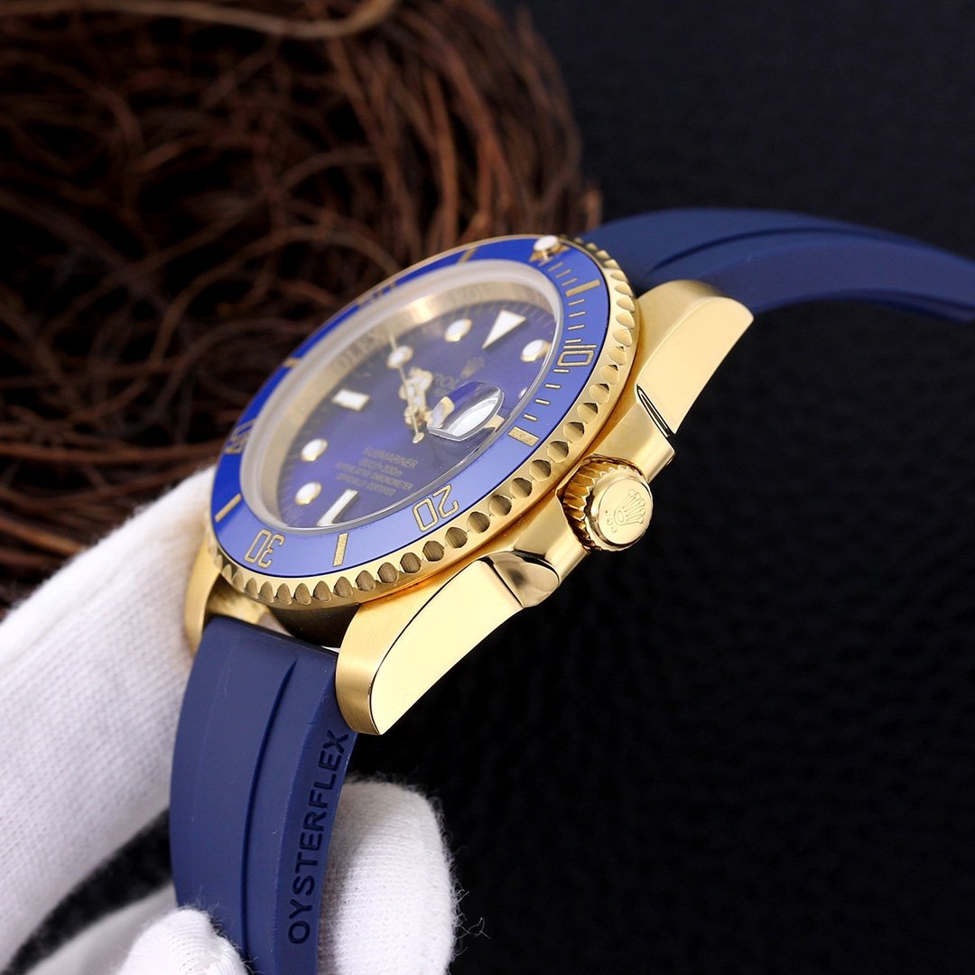 CLASSIC 40MM GOLD-TONE CASE RUBBER STRAP DATE WATCH