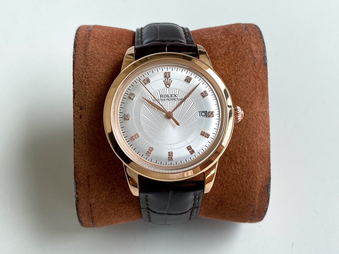 CLASSIC 40MM LEATHER STRAP WATCH