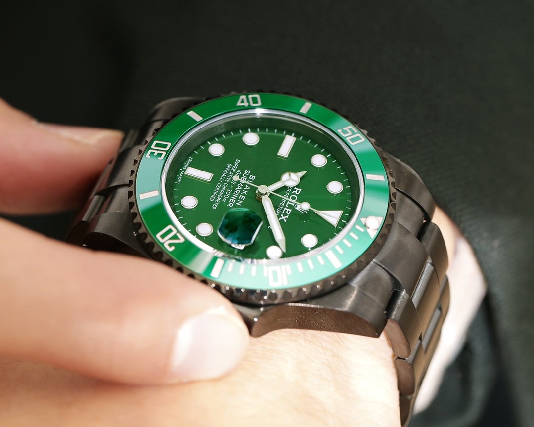 CLASSIC 40MM CUSTOM ALL-BLACK GREEN BEZEL DIVE WATCH