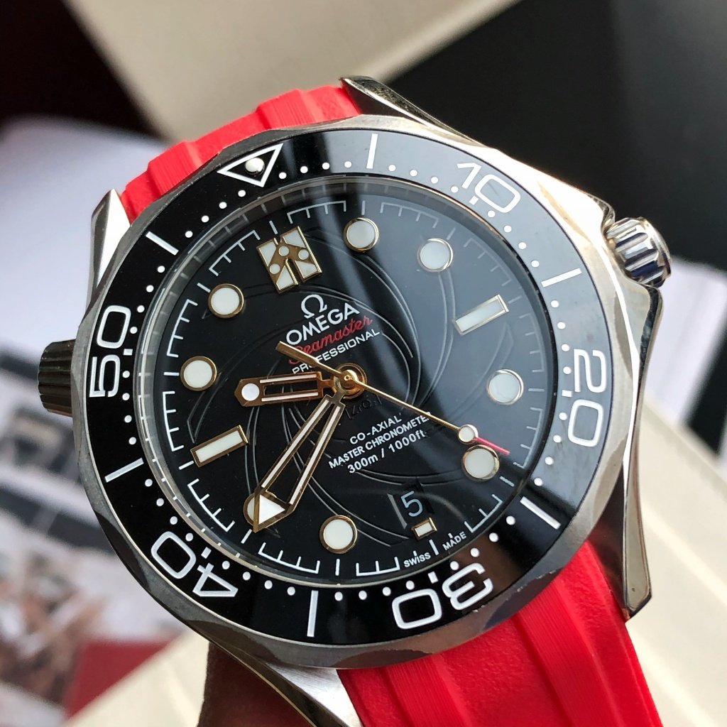 VARELLO CLASSIC DIVER 300M CO-AXIAL 42MM 007 RED RUBBER