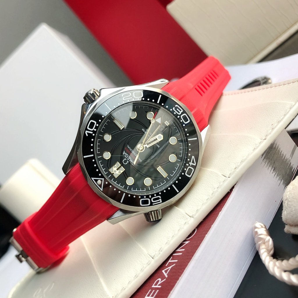 VARELLO CLASSIC DIVER 300M CO-AXIAL 42MM 007 RED RUBBER
