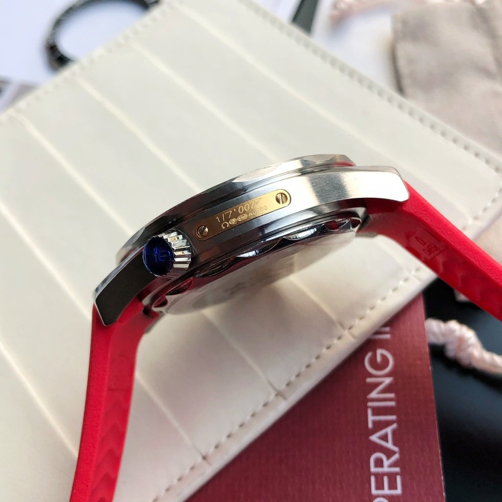 VARELLO CLASSIC DIVER 300M CO-AXIAL 42MM 007 RED RUBBER