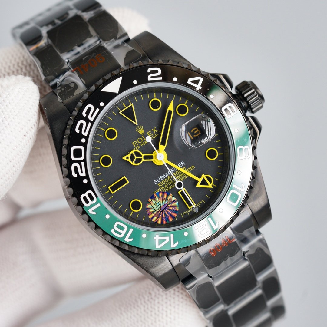 CLASSIC GMT DUAL-TONE GREEN & BLACK BEZEL WATCH