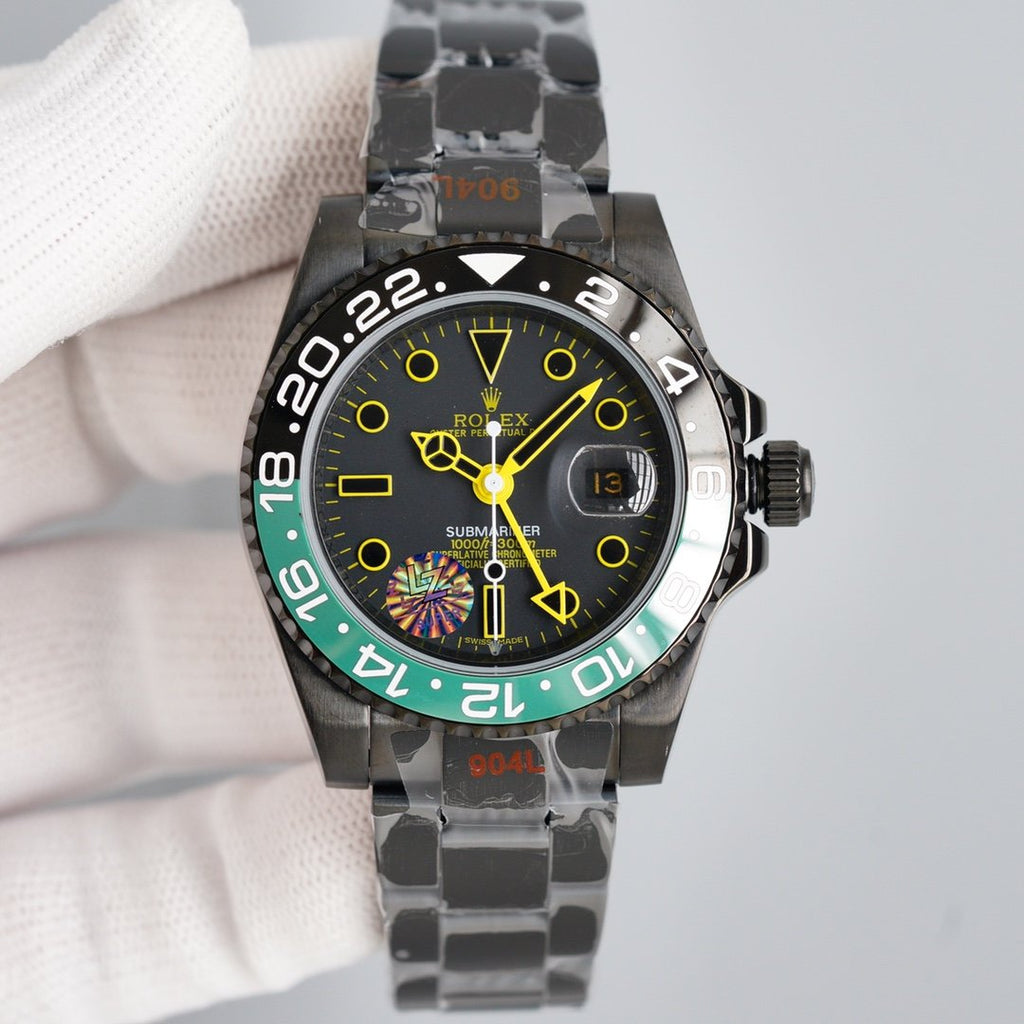 CLASSIC GMT DUAL-TONE GREEN & BLACK BEZEL WATCH