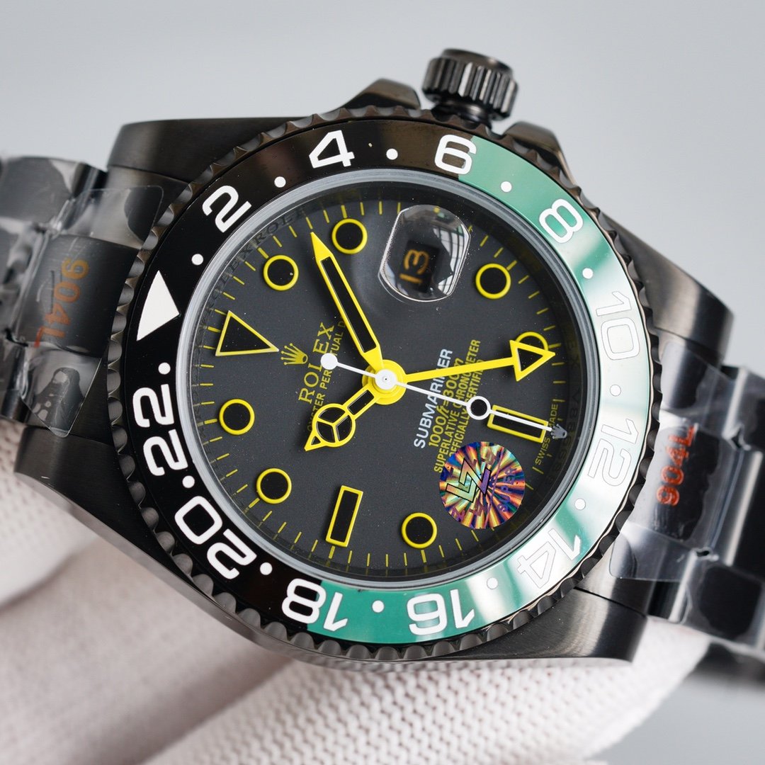 CLASSIC GMT DUAL-TONE GREEN & BLACK BEZEL WATCH