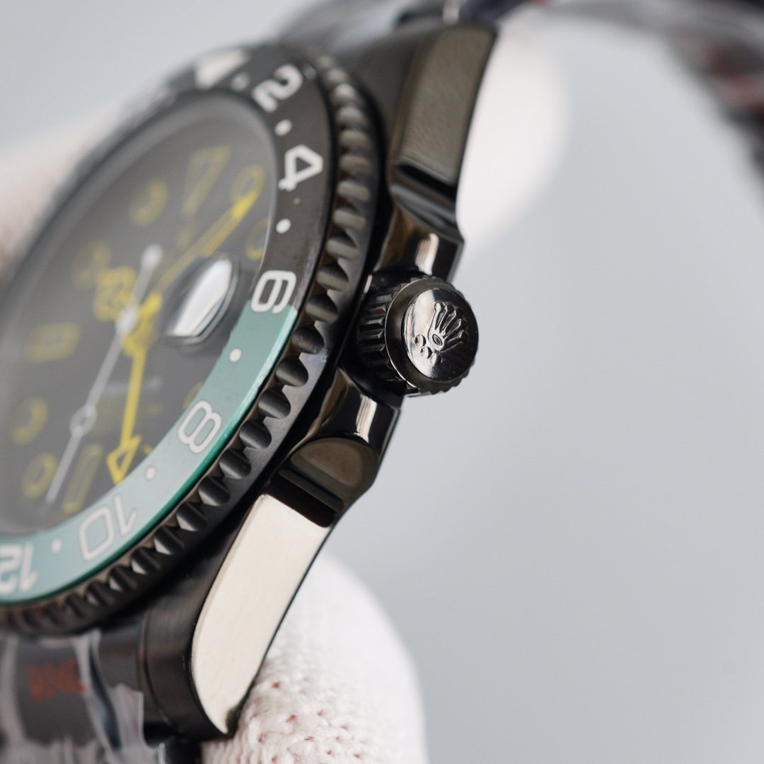 CLASSIC GMT DUAL-TONE GREEN & BLACK BEZEL WATCH