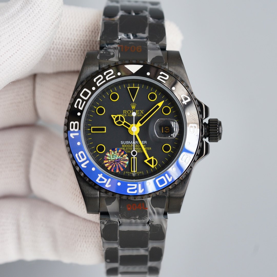 CLASSIC GMT DUAL-TONE GREEN & BLACK BEZEL WATCH