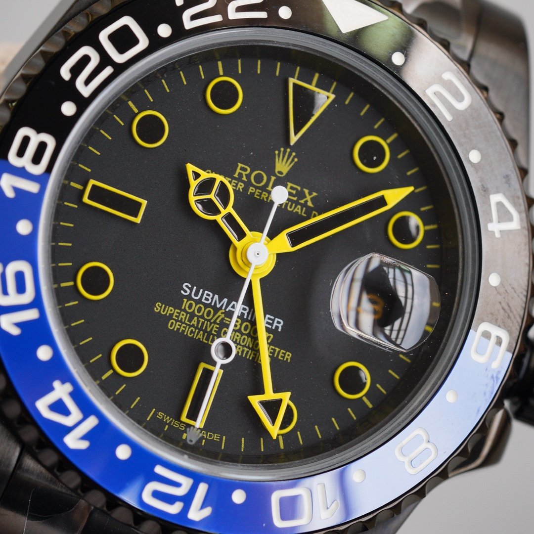 CLASSIC GMT DUAL-TONE GREEN & BLACK BEZEL WATCH