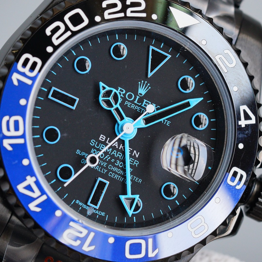 CLASSIC GMT DUAL-TONE GREEN & BLACK BEZEL WATCH