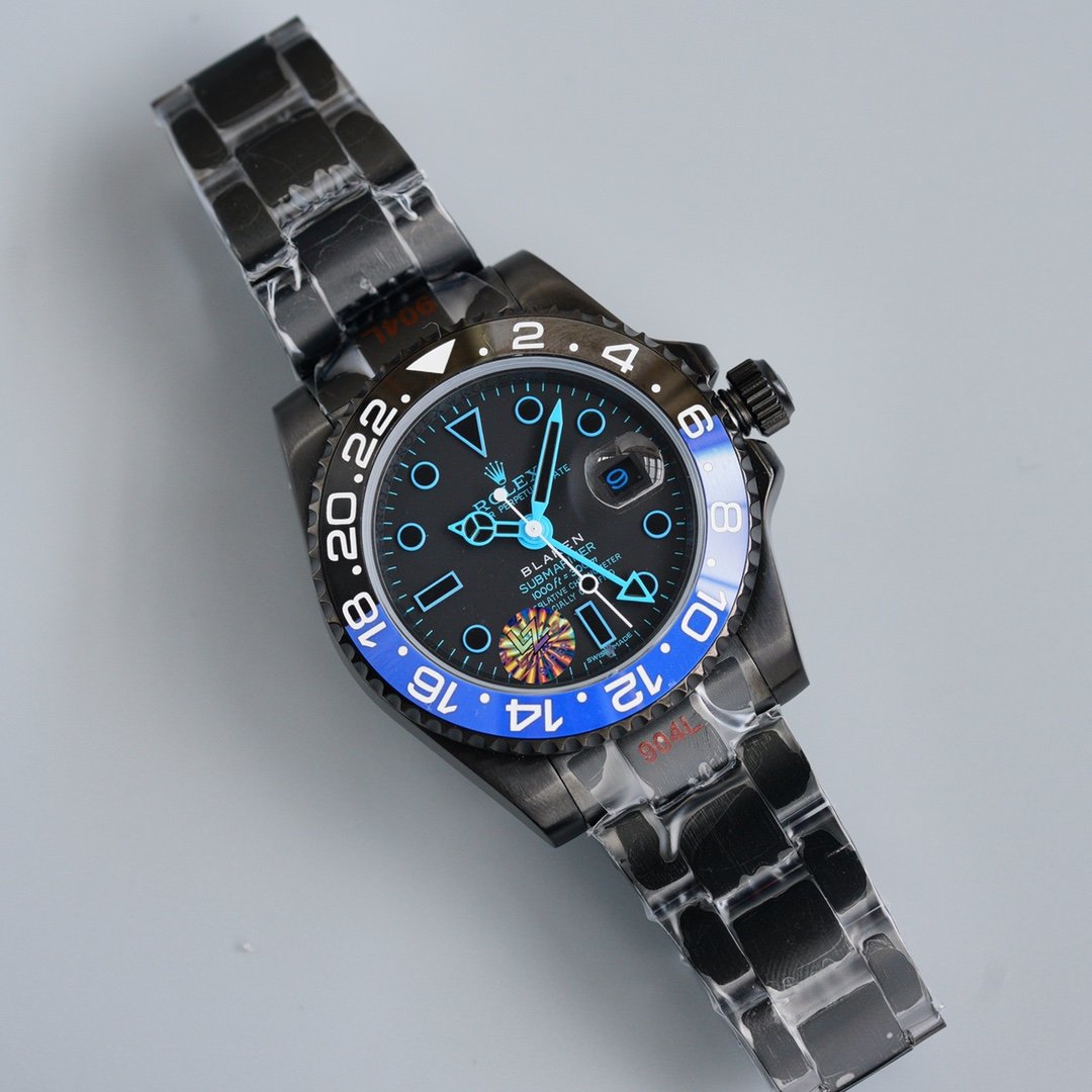 CLASSIC GMT DUAL-TONE GREEN & BLACK BEZEL WATCH