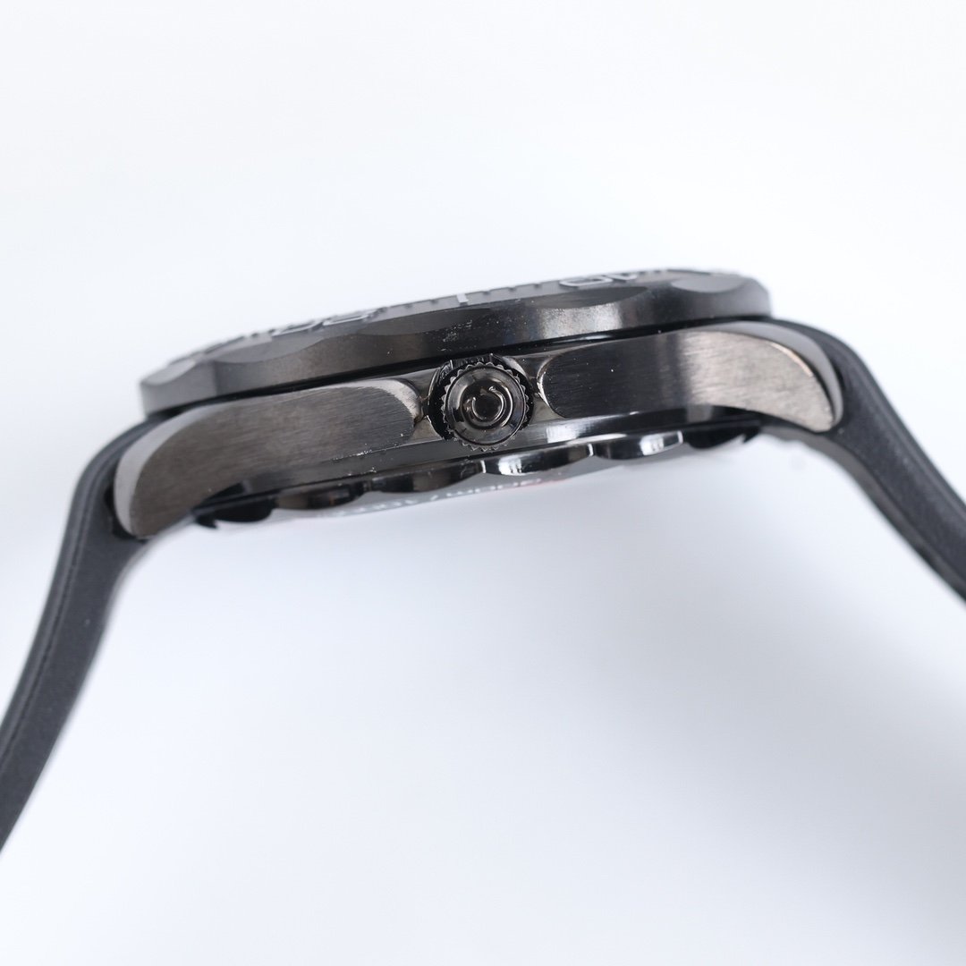 VARELLO CLASSIC DIVER 300M CO-AXIAL 42MM ALL BLACK