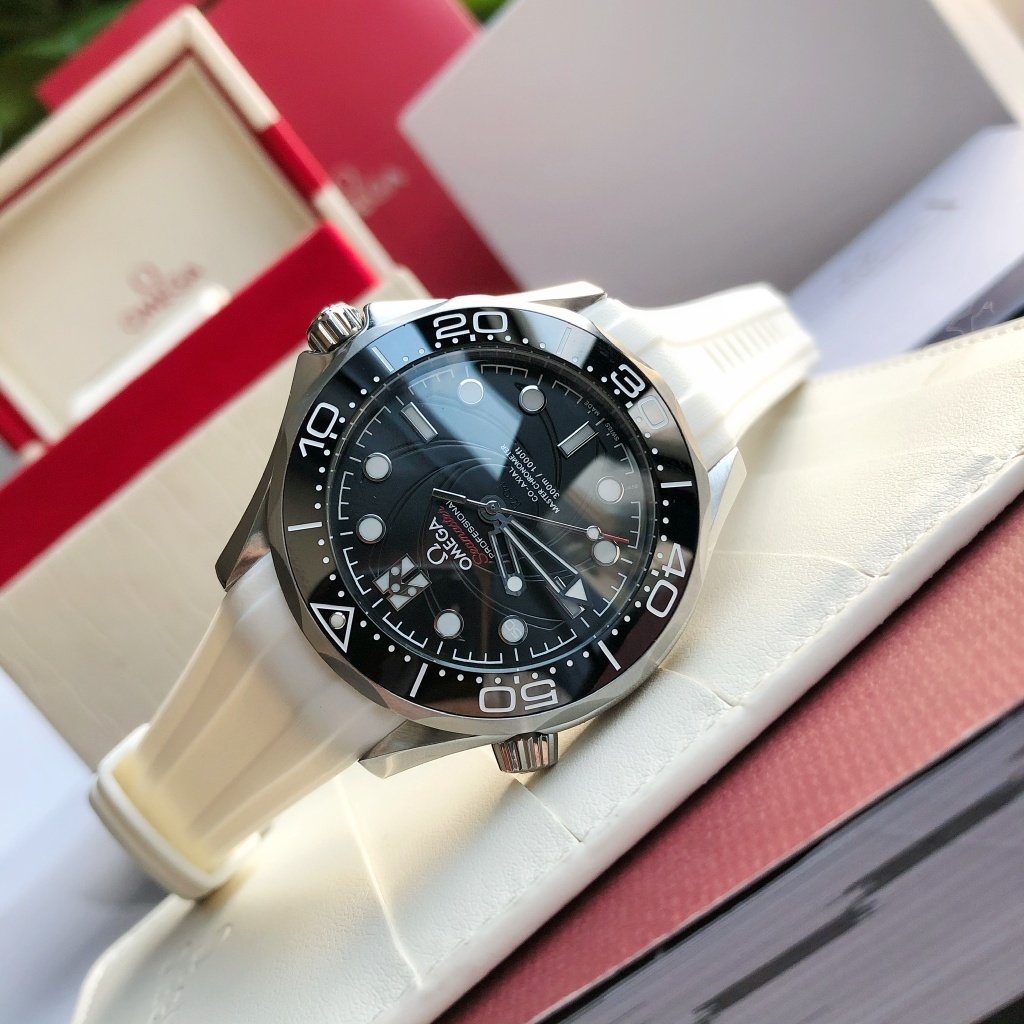 VARELLO CLASSIC DIVER 300M CO-AXIAL 42MM 007 WHITE RUBBER