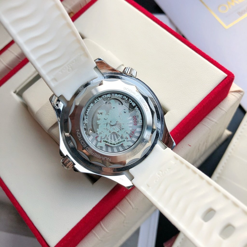 VARELLO CLASSIC DIVER 300M CO-AXIAL 42MM 007 WHITE RUBBER