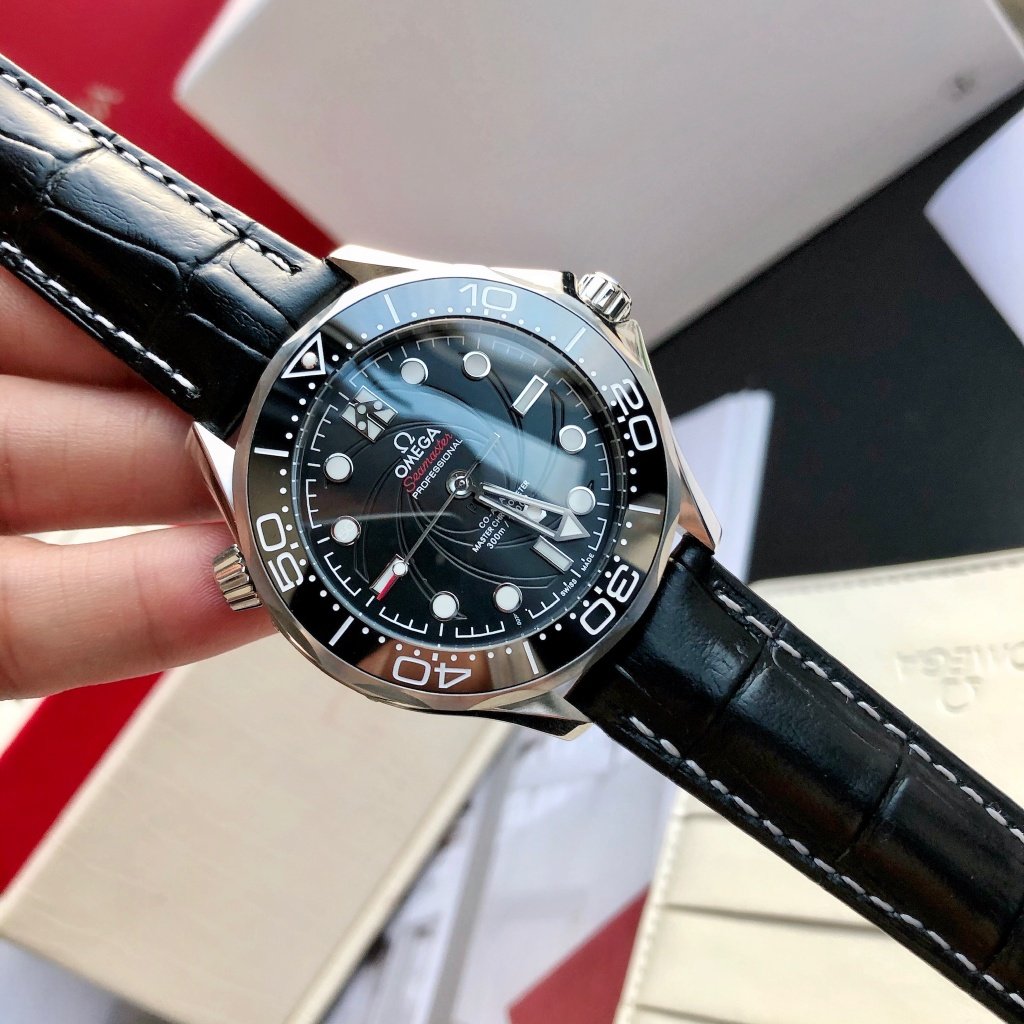 VARELLO CLASSIC DIVER 300M CO-AXIAL 42MM 007 BLACK LEATHER