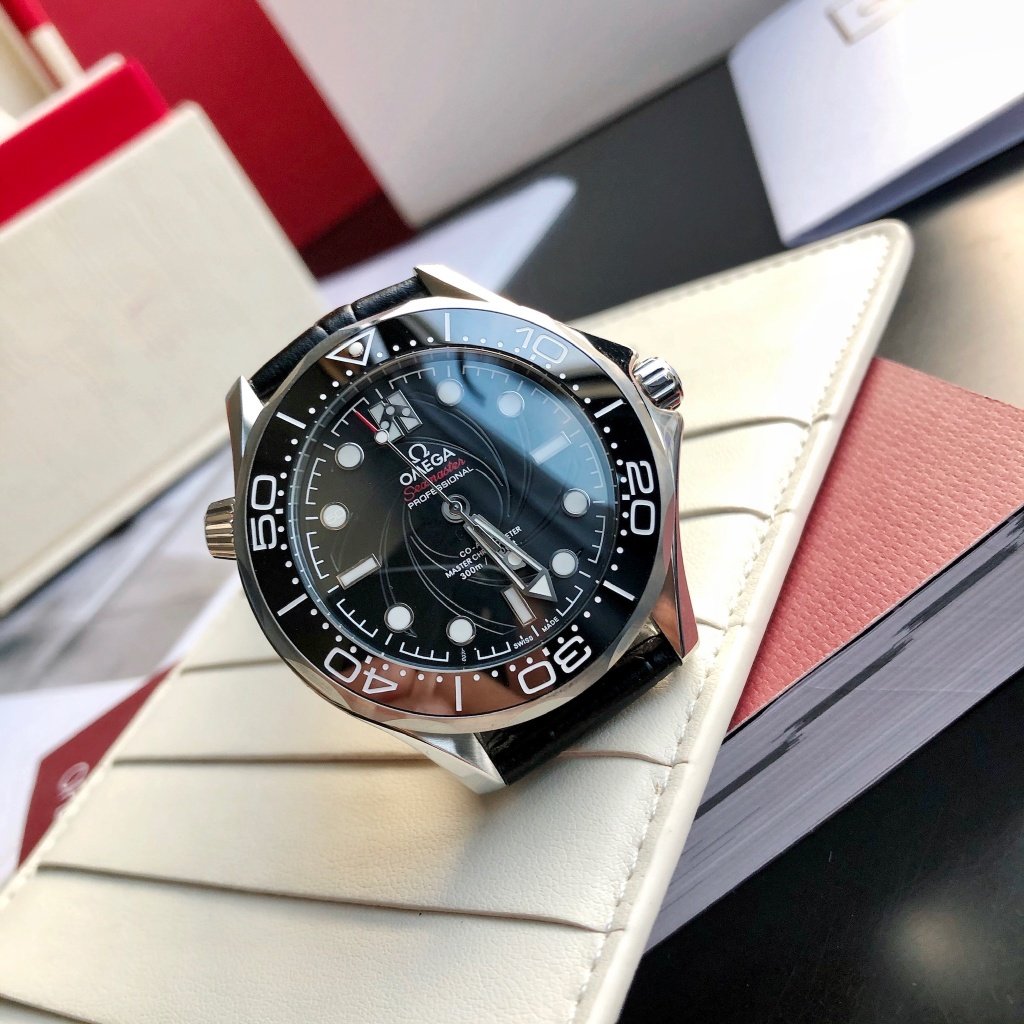 VARELLO CLASSIC DIVER 300M CO-AXIAL 42MM 007 BLACK LEATHER
