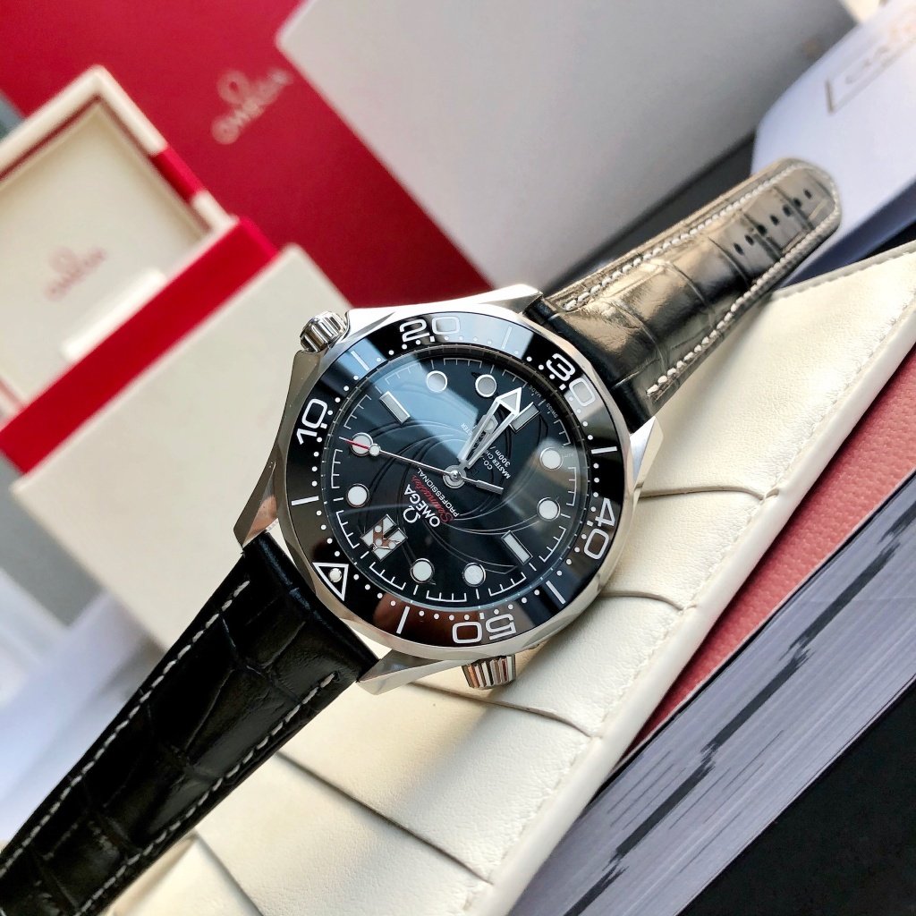 VARELLO CLASSIC DIVER 300M CO-AXIAL 42MM 007 BLACK LEATHER
