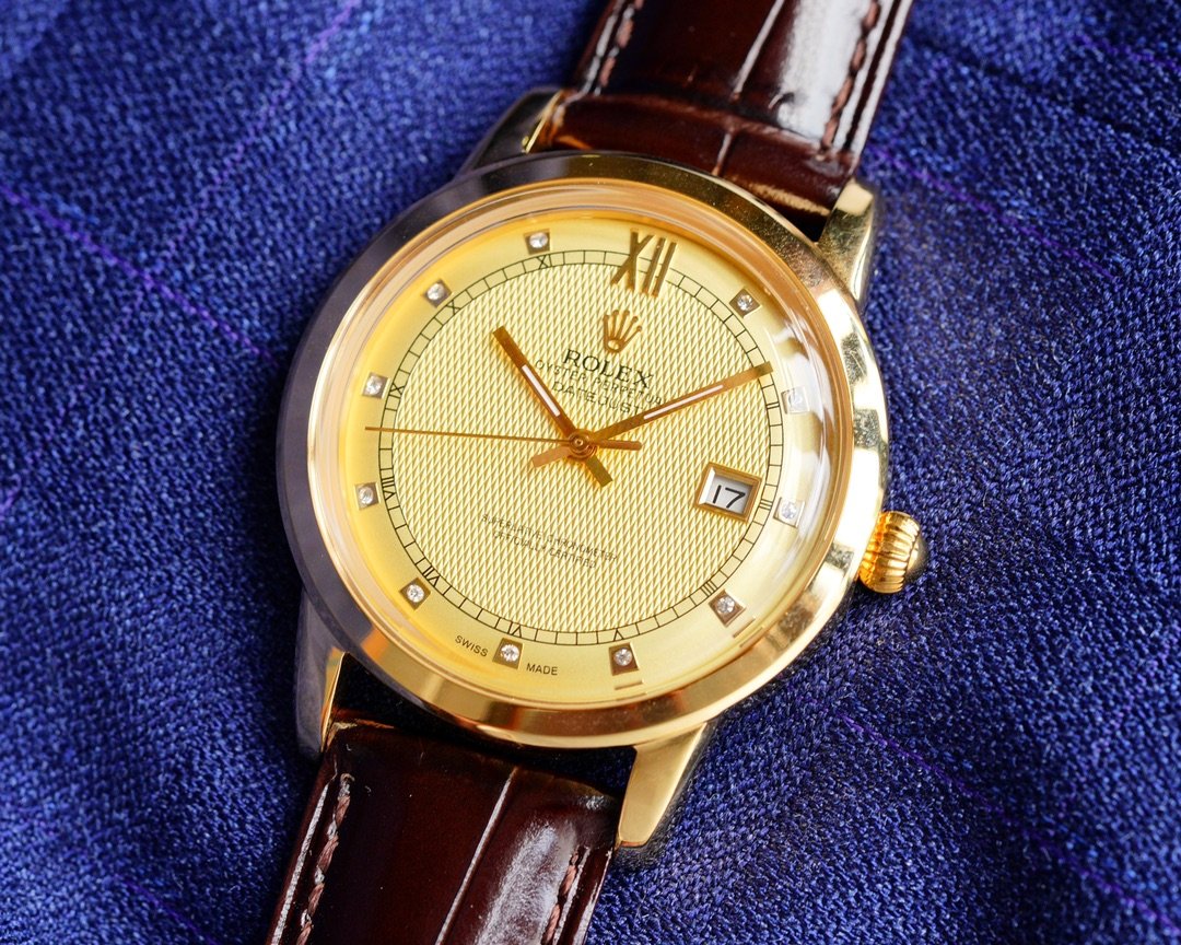 CLASSIC 41MM GOLD CASE DIAMOND NUMERALS